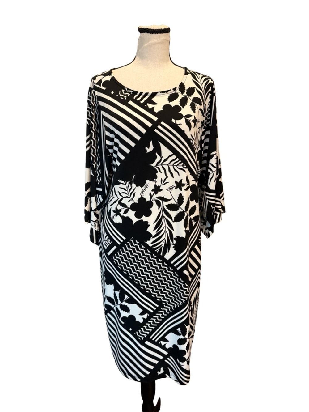 Chico’s Black White Print Shift Dress Size 1 Medium 3/4 Sleeve